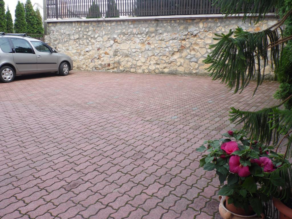 Agi Panzio Obuda Bed & Breakfast Будапеща Екстериор снимка