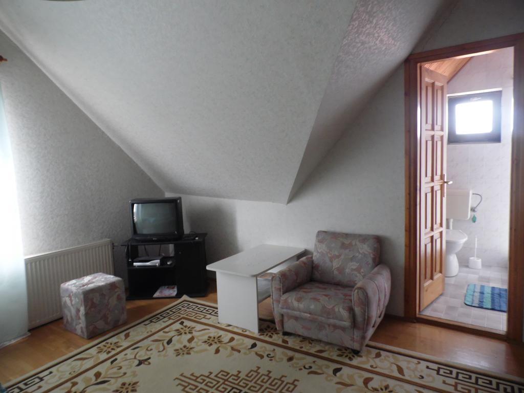Agi Panzio Obuda Bed & Breakfast Будапеща Екстериор снимка